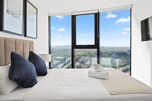 3 habitaciones, tabla de planchar con plancha, wifi y ropa de cama