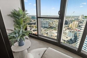 Interior - Modern Skyline Apartment | 3BR with Pool & Gym&tub (Fortitude Valley)