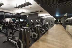 Fitness facility - Modern Skyline Apartment | 3BR with Pool & Gym&tub (Fortitude Valley)