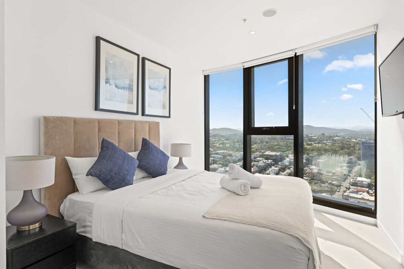 3 bedrooms, iron/ironing board, WiFi, bed sheets