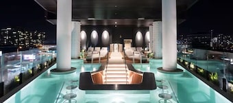 Modern Skyline Apartment | 3BR with Pool & Gym&tub