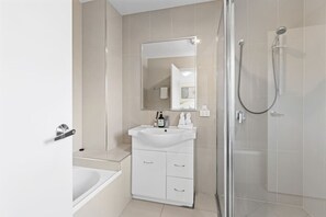 Hair dryer - Prime Spot 3-Bed | Walk to Bus Drive Anywhere Fast (Eight Mile Plains)