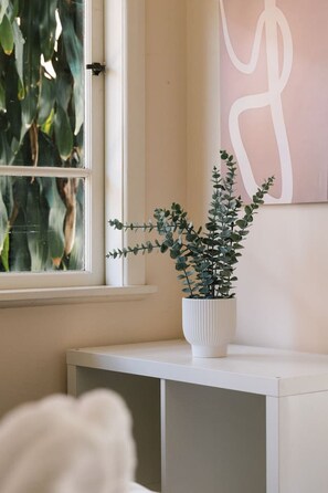 Interior - Warm & Cozy Retreat near shops and transport (Saint Lucia)