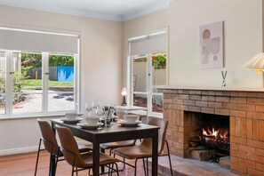 Dining - Warm & Cozy Retreat near shops and transport (Saint Lucia)