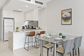 Dining - Modern 2BR Apartment | Easy Access to Everywhere (MacGregor)