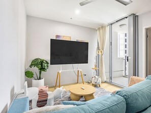 TV - Prime CBD Stay | Walk to Queen St Mall | 1 Parking (Brisbane City)