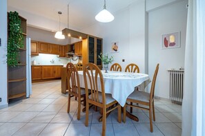 Dining - Authentic Athens stay in Kypseli by ΜΡS (Athina)