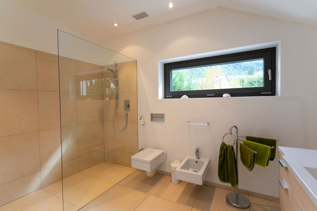 Dusche, Haartrockner, Bidet, Handtücher