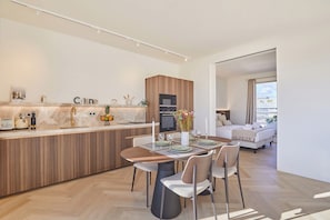 Dining - Penthouse with view of the Eiffel Tower-Faubourg (Paris)