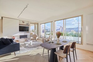 Smart TV, offices - Penthouse with view of the Eiffel Tower-Faubourg (Paris)