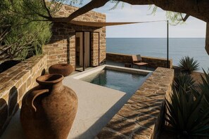 Luxury-Suite, Meerblick | Zimmersafe, Verdunkelungsvorhänge, schallisolierte Zimmer