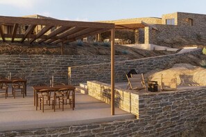 تناول الطعام بالخارج