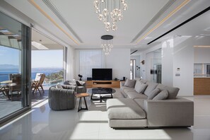TV, video games, ping pong, stereo - Candia Lux Villa with Secluded Beach by etouri (Heraklion)