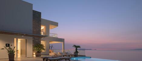 Een verwarmd zwembad