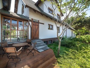 Outdoor dining - Kiefernwohnung mit Terrasse mit Blick auf den Garten by Interhome (Ostrowo)