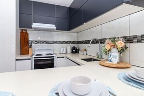 Private kitchen - Urangan Pier Villa #3 (Urangan)