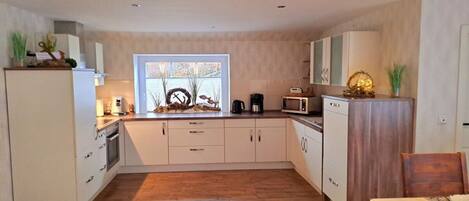 Kühlschrank, Ofen, Herdplatte, Geschirrspüler
