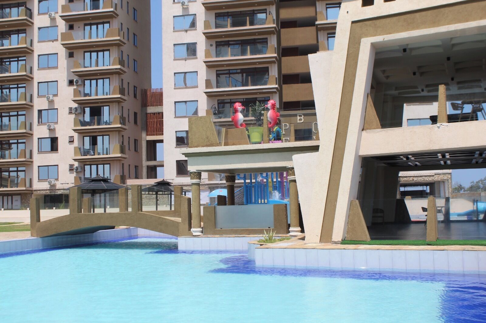 4 piscinas al aire libre