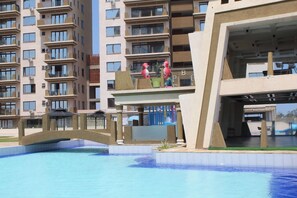 4 piscines extérieures