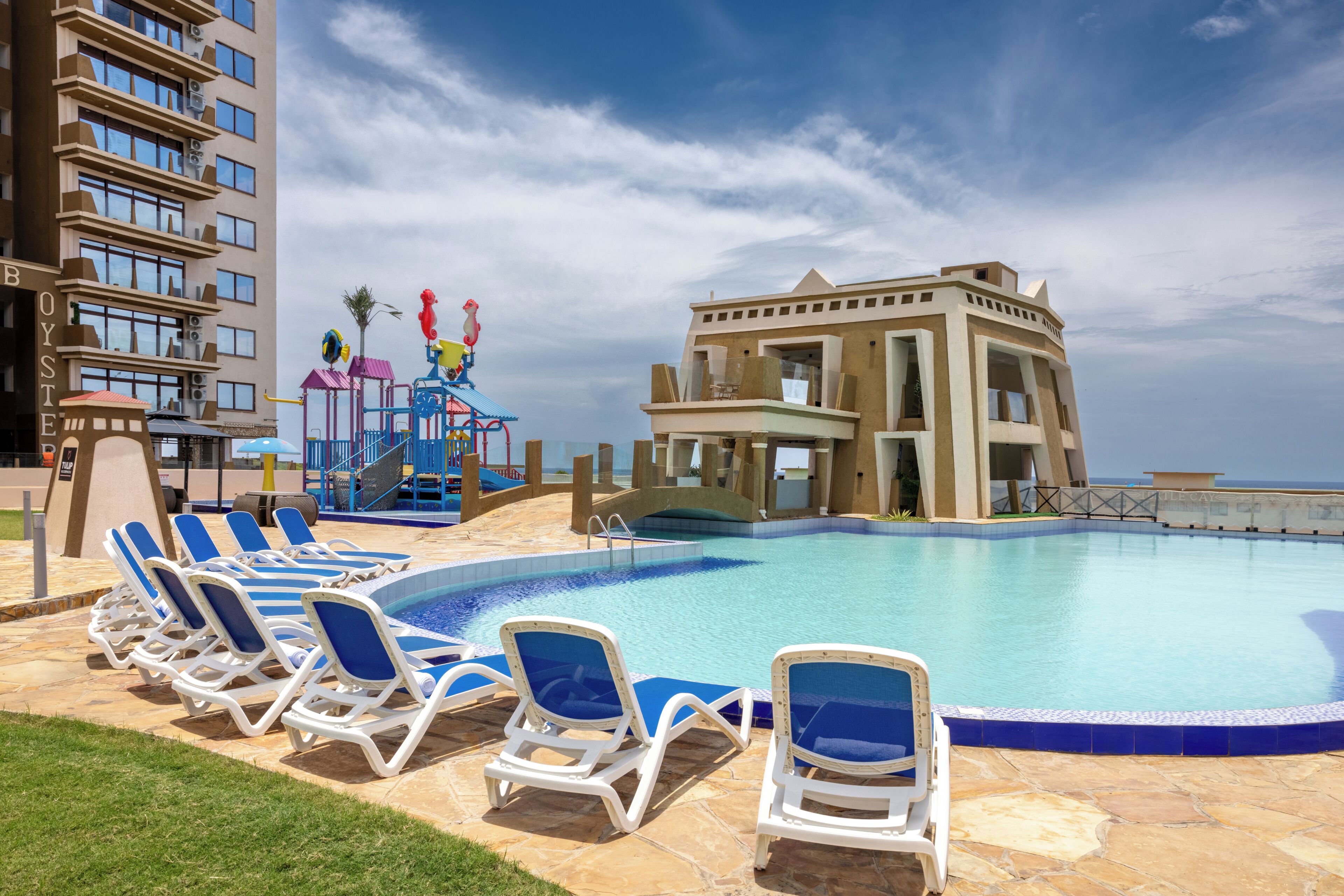 4 outdoor pools