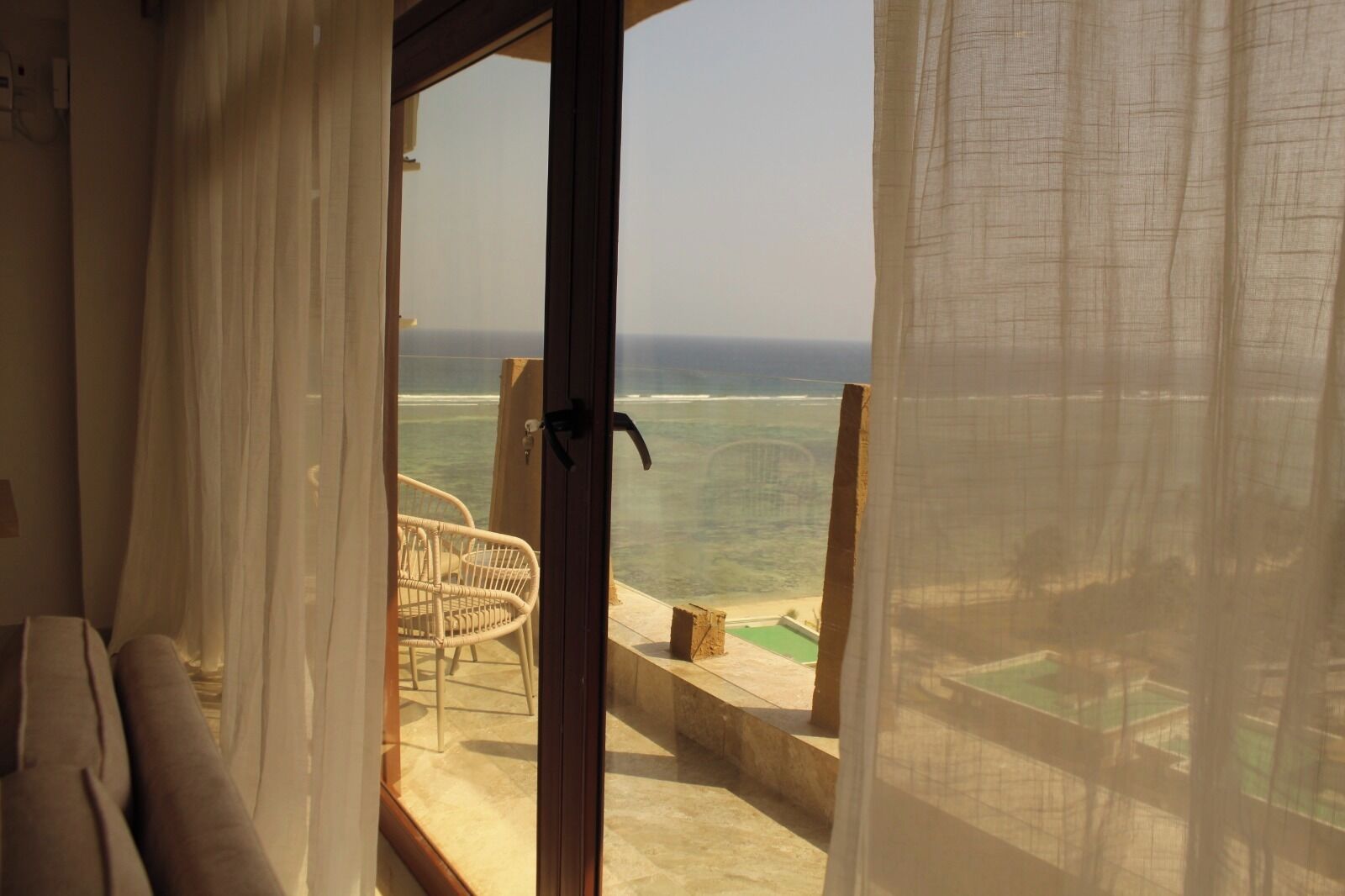 Apartamento, varias camas | Vistas al mar