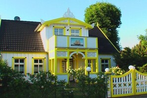 Exterior - Holiday apartment, holiday home on the beach - pure relaxation (Zingst)