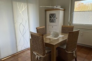 Dining - Holiday apartment, holiday home on the beach - pure relaxation (Zingst)