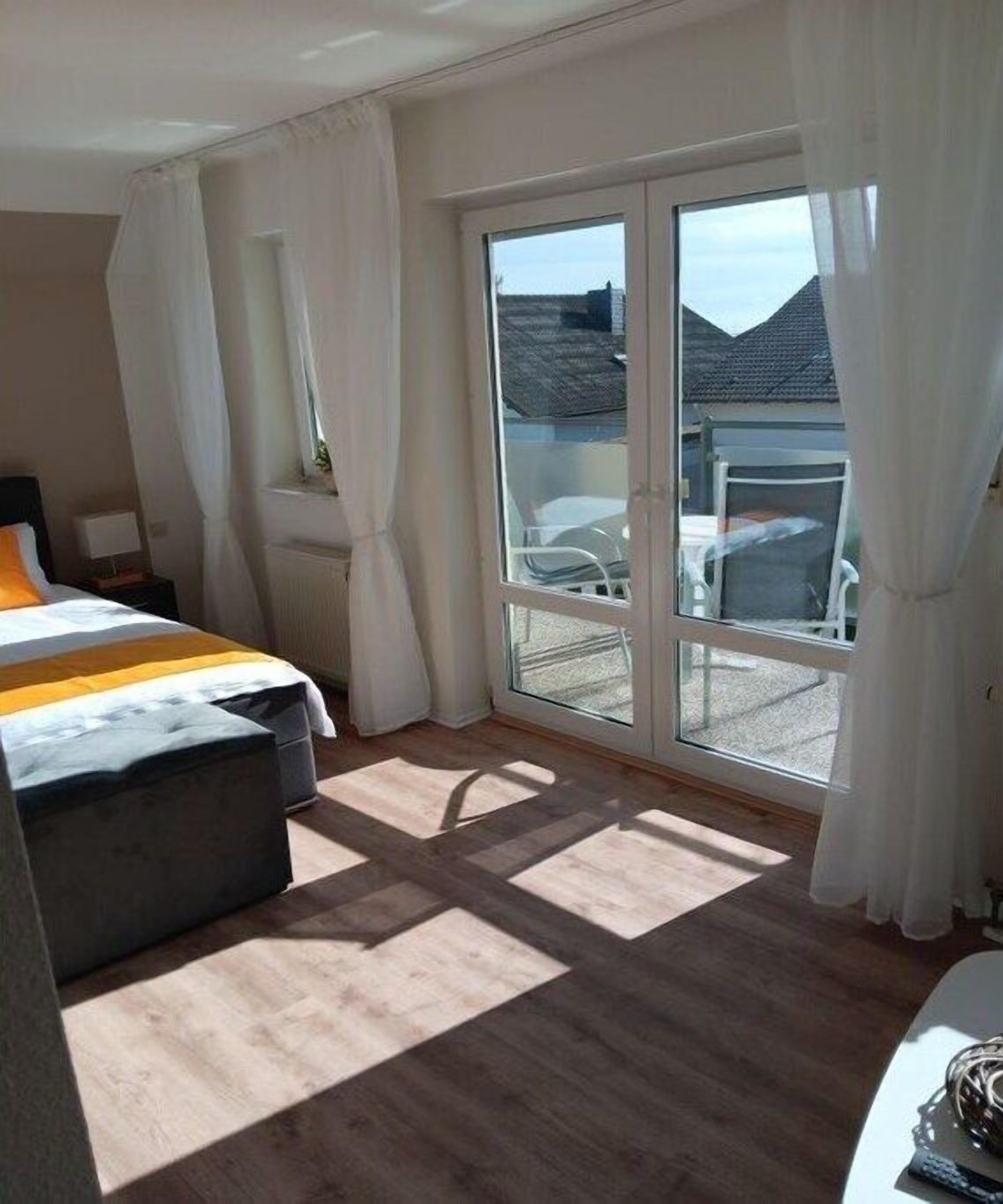 Bügeleisen/Bügelbrett, kostenloses WLAN, Bettwäsche