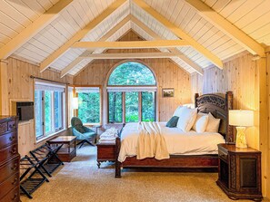 4 عدّة غرف نوم ومكواة/لوح كي وواي فاي وملاءات أسرّة