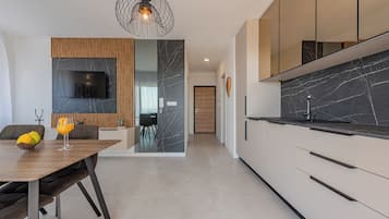 Apartemen Superior, 4 kamar tidur, kolam renang pribadi, pemandangan kolam renang | Dapur pribadi | Lemari es, oven, kompor, dan mesin pencuci piring