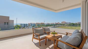 Apartemen Superior, 4 kamar tidur, kolam renang pribadi, pemandangan kolam renang | Teras/patio