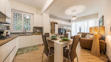 Fridge, microwave, oven, stovetop