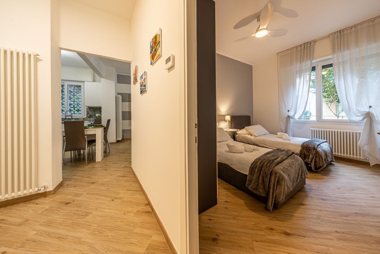 2 slaapkamers, een strijkplank/strijkijzer, reisbedje, internet