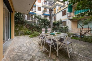 Outdoor dining - CASA CAMELIA - Relax near the sea (Rapallo)