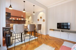 Interior - Elegant Apartment - Montorgueil - Le Marais (Paris)