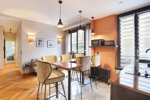 Dining - Elegant Apartment - Montorgueil - Le Marais (Paris)