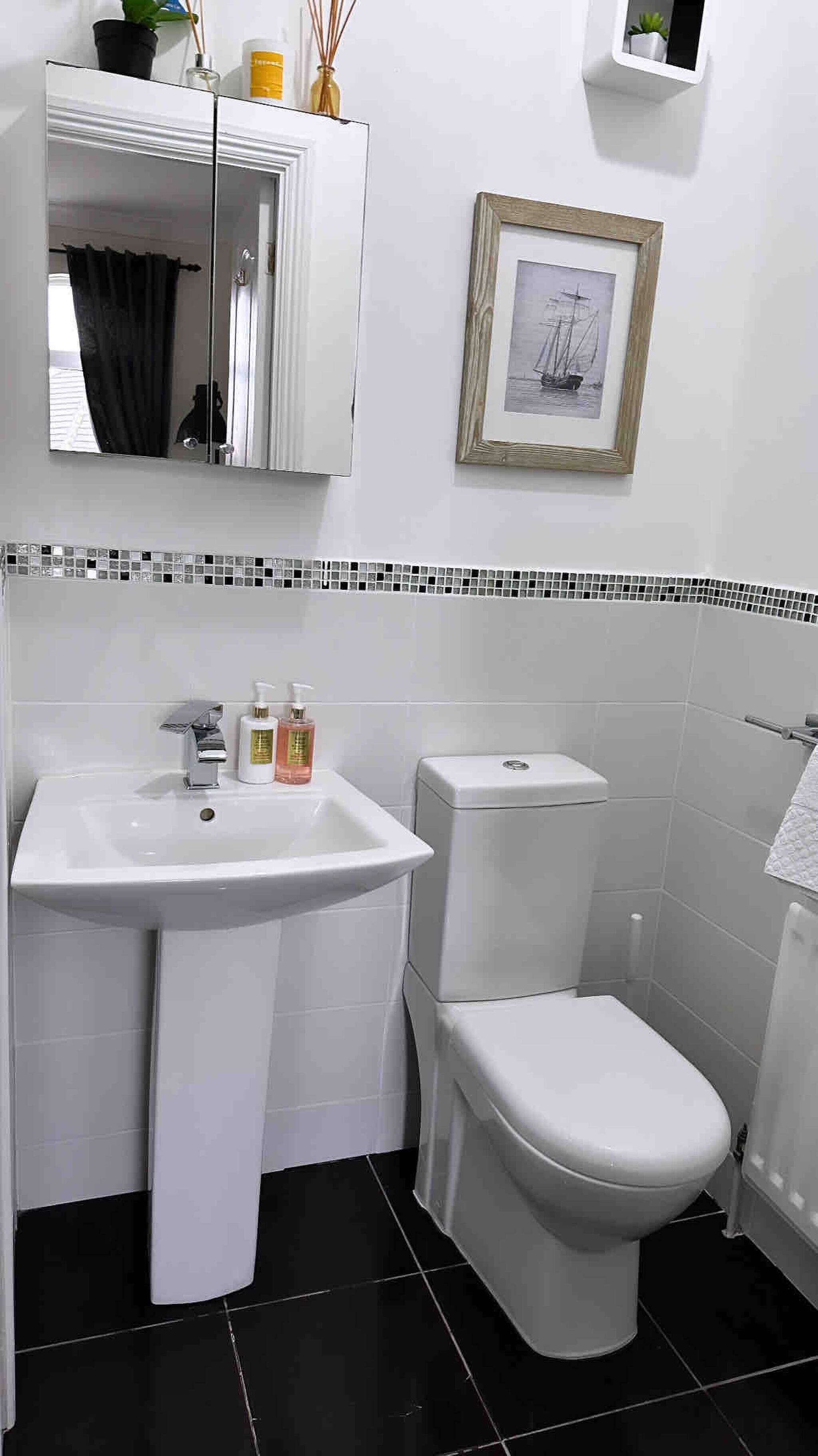 Room, 1 Bedroom, Patio, Garden View | Bathroom