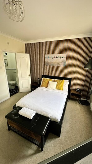 Room, 1 Bedroom, Patio, Garden View - Room-beautiful Bedroom En-suite Hotel (London)