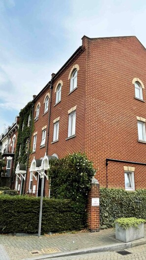 Room, 1 Bedroom, Patio, Garden View | Exterior - Room-beautiful Bedroom En-suite Hotel (London)