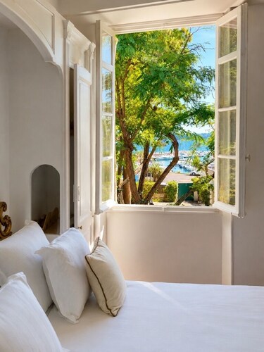 Seafront Villa Palm Beach Cannes 5 Bedrooms & Rooftop Terrace . Up to 12 Guests