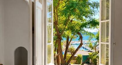 Seafront Villa Palm Beach Cannes 5 Bedrooms & Rooftop Terrace . Up to 12 Guests