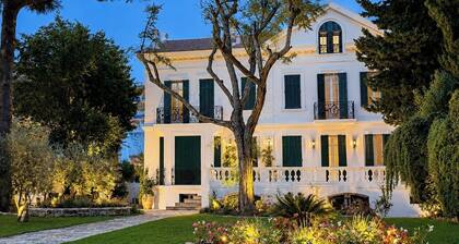 Seafront Villa Palm Beach Cannes 5 Bedrooms & Rooftop Terrace . Up to 12 Guests