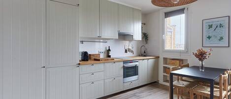 Frigorífic, microones, forn i placa de cuina