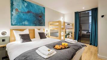 3 slaapkamers, een strijkplank/strijkijzer, gratis wifi, beddengoed