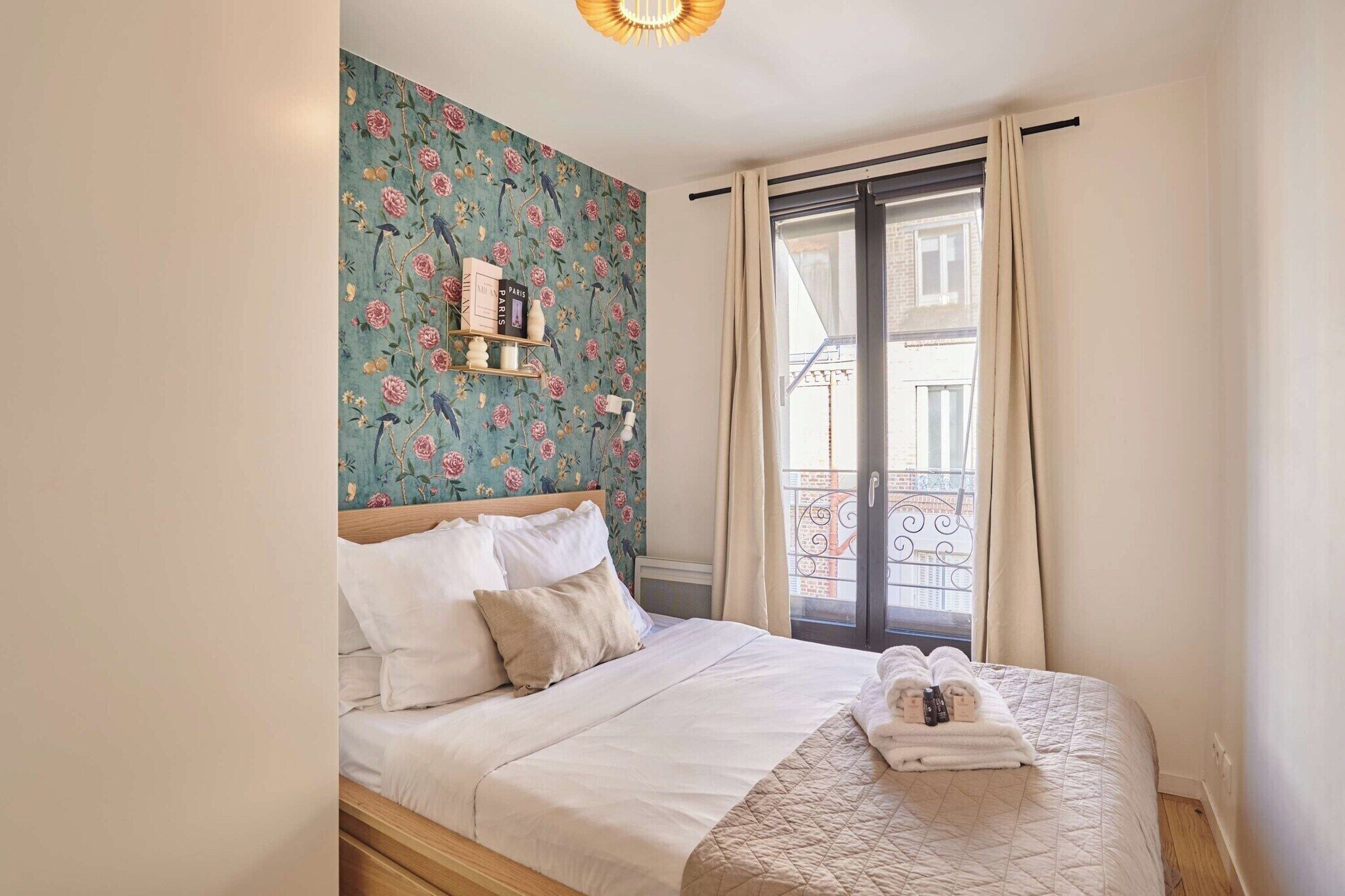 1 soverom, skrivebord, strykejern/-brett og wi-fi (inkludert)