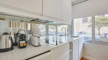 Fridge, microwave, stovetop, dishwasher