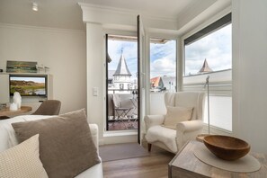 TV, stereo - Utkiek - Modern apartment, close to the beach, balcony, parking space, WLAN. Pets allowed. (Sylt)
