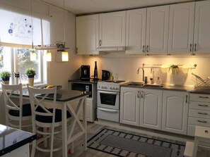 Refrigerador, microondas, horno y lavavajillas