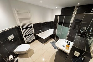 Suihku, hiustenkuivaaja