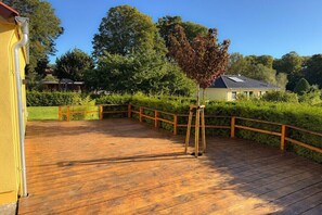 Property grounds - Holiday home in Penzlin with swimming pool (Penzlin)